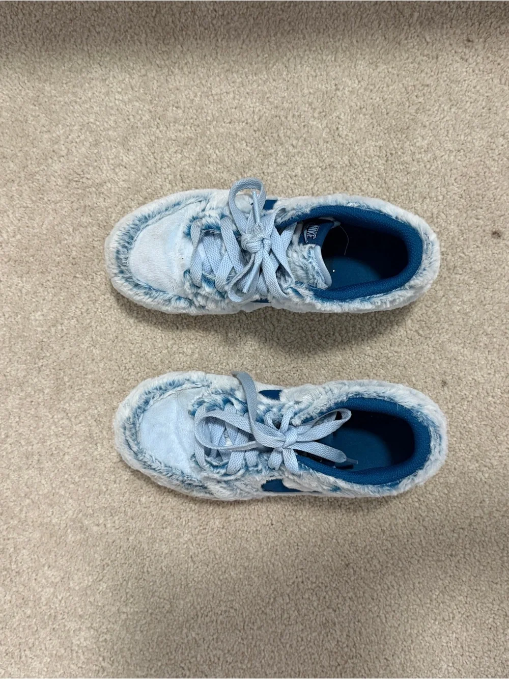 Nike KIDS 🧸Fuzzy Faux Fur Sneakers Blue White – Lightly Worn